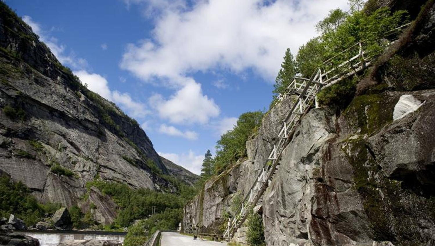 Byklestigen, opp og over fjellet