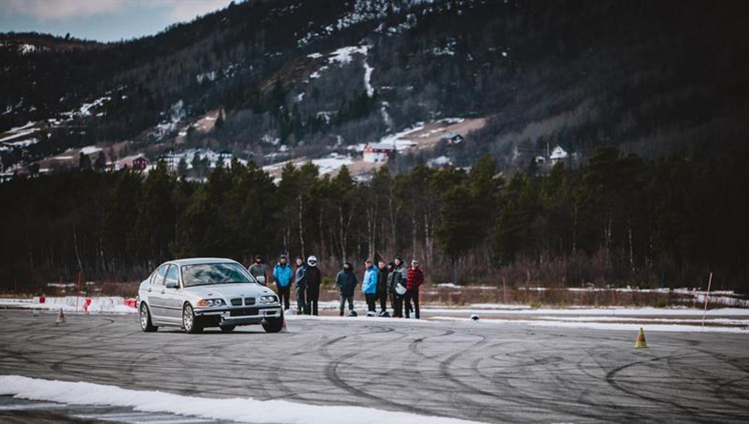 A group of spectators are eagerly following the rally.