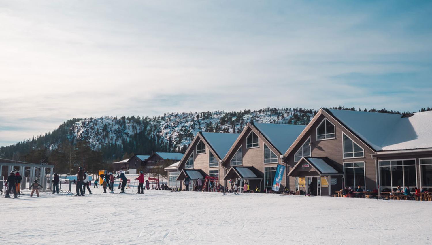 servicebygning med kafé og skileie ved Gautefall skisenter i Drangedal