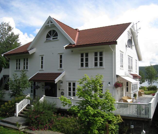 DEF83E77-BACF-419E-995F-D1F4B17A5E64