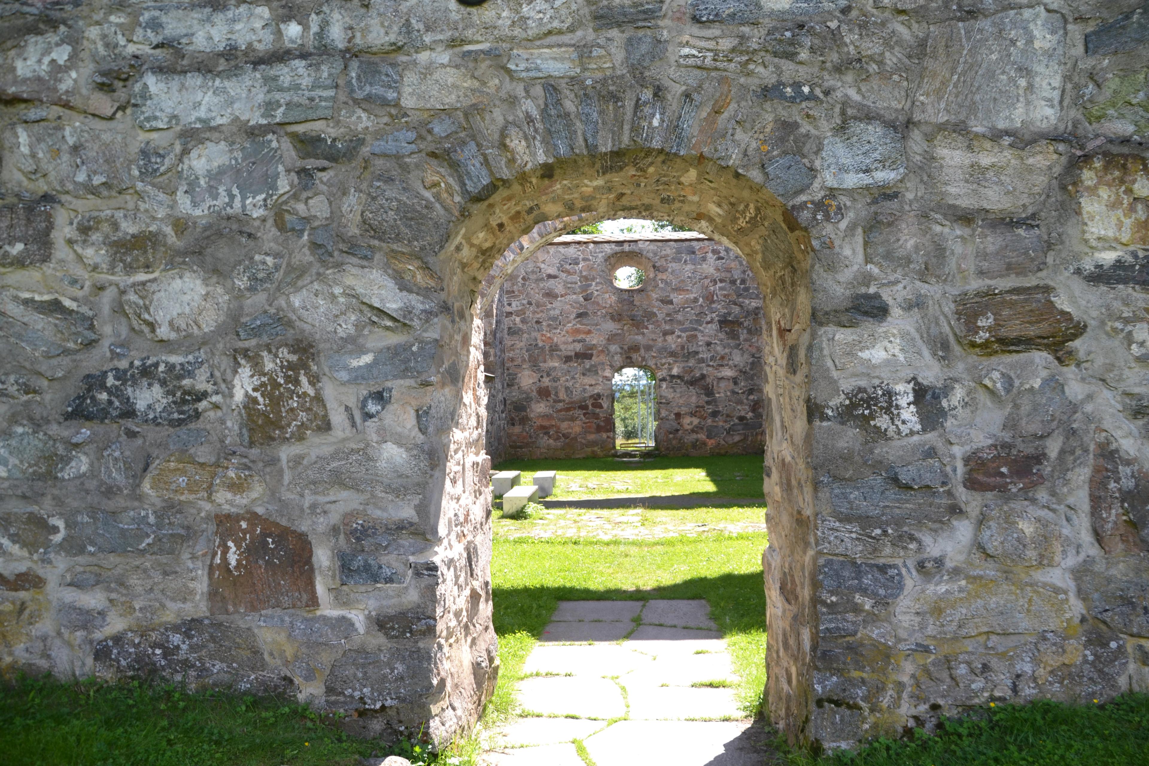 nes kirkeruiner bueganger