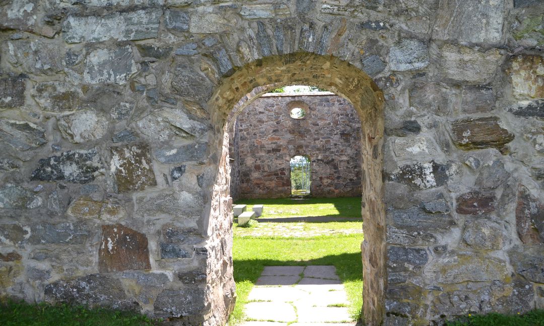 nes kirkeruiner bueganger