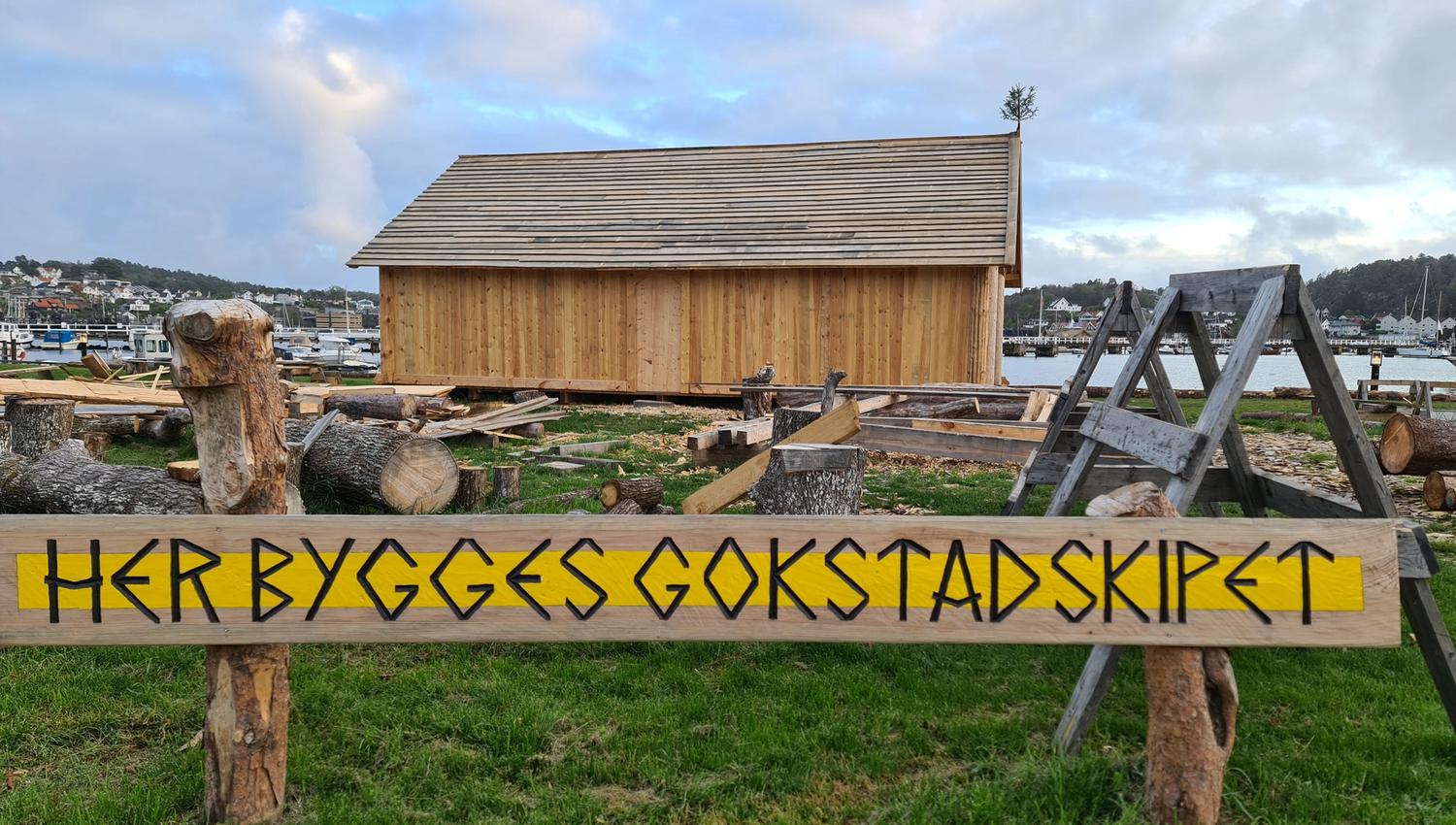 Her bygges Gokstadskipet