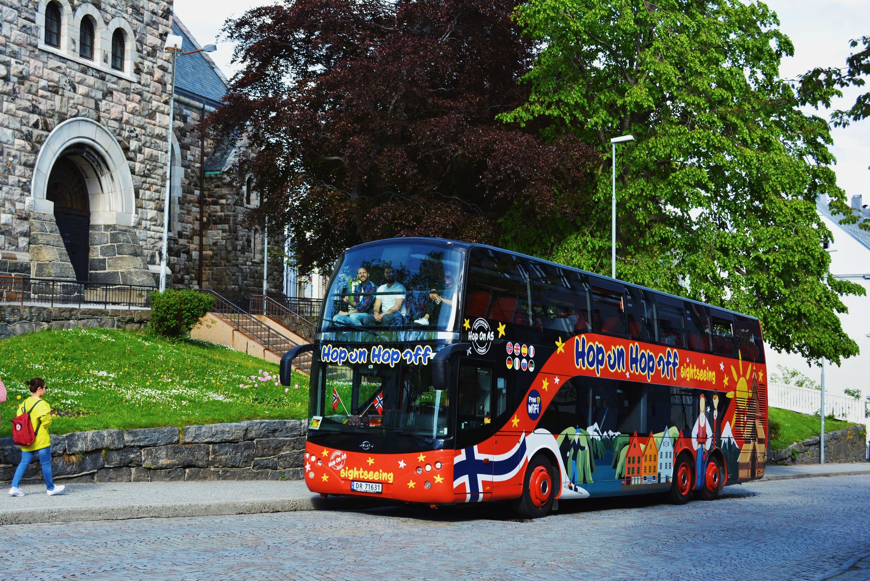 Buss ved Ålesund kirke
