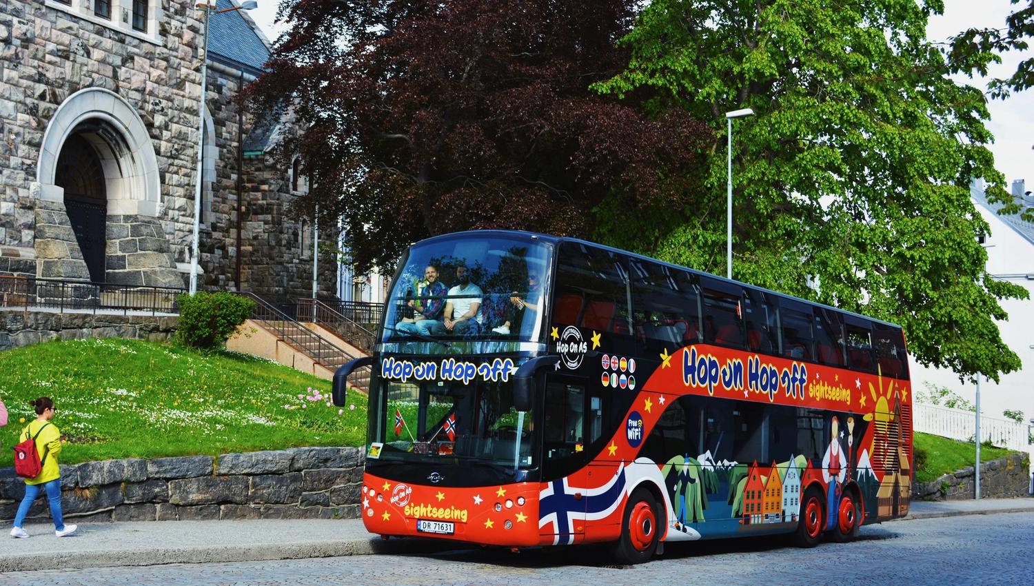 Buss ved Ålesund kirke
