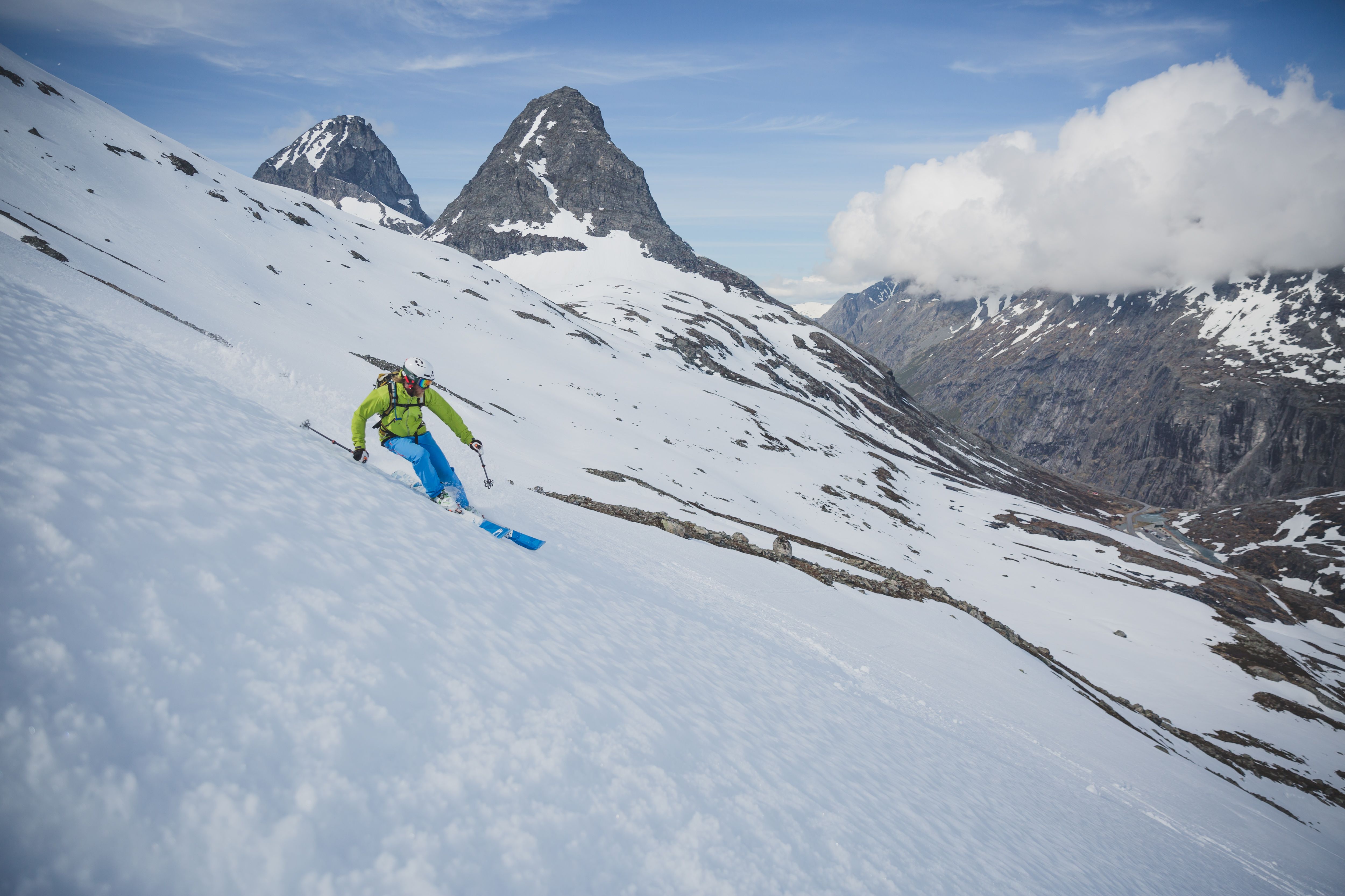 Topptur i vårsnø ved Trollstigen.