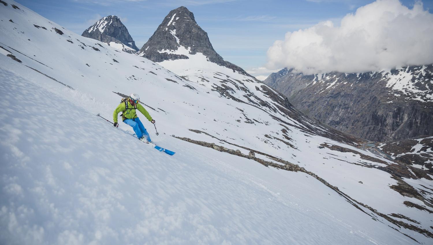 Topptur i vårsnø ved Trollstigen.