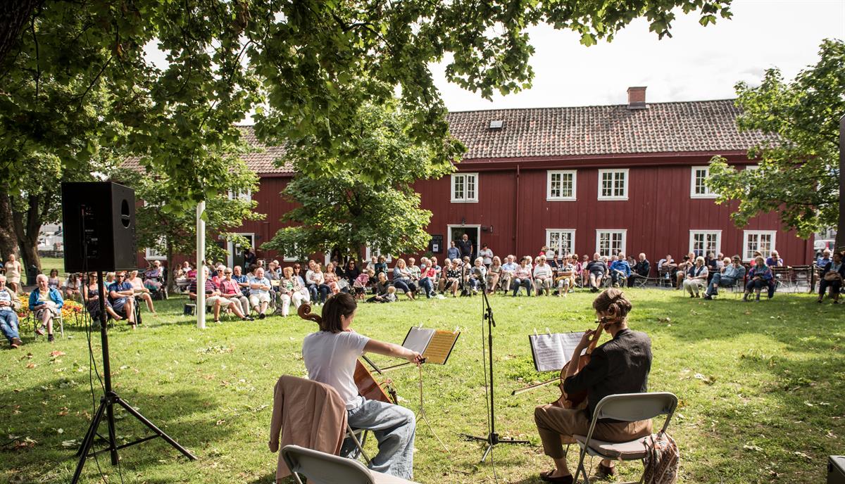 Toner på tunet - Gjøvik gård