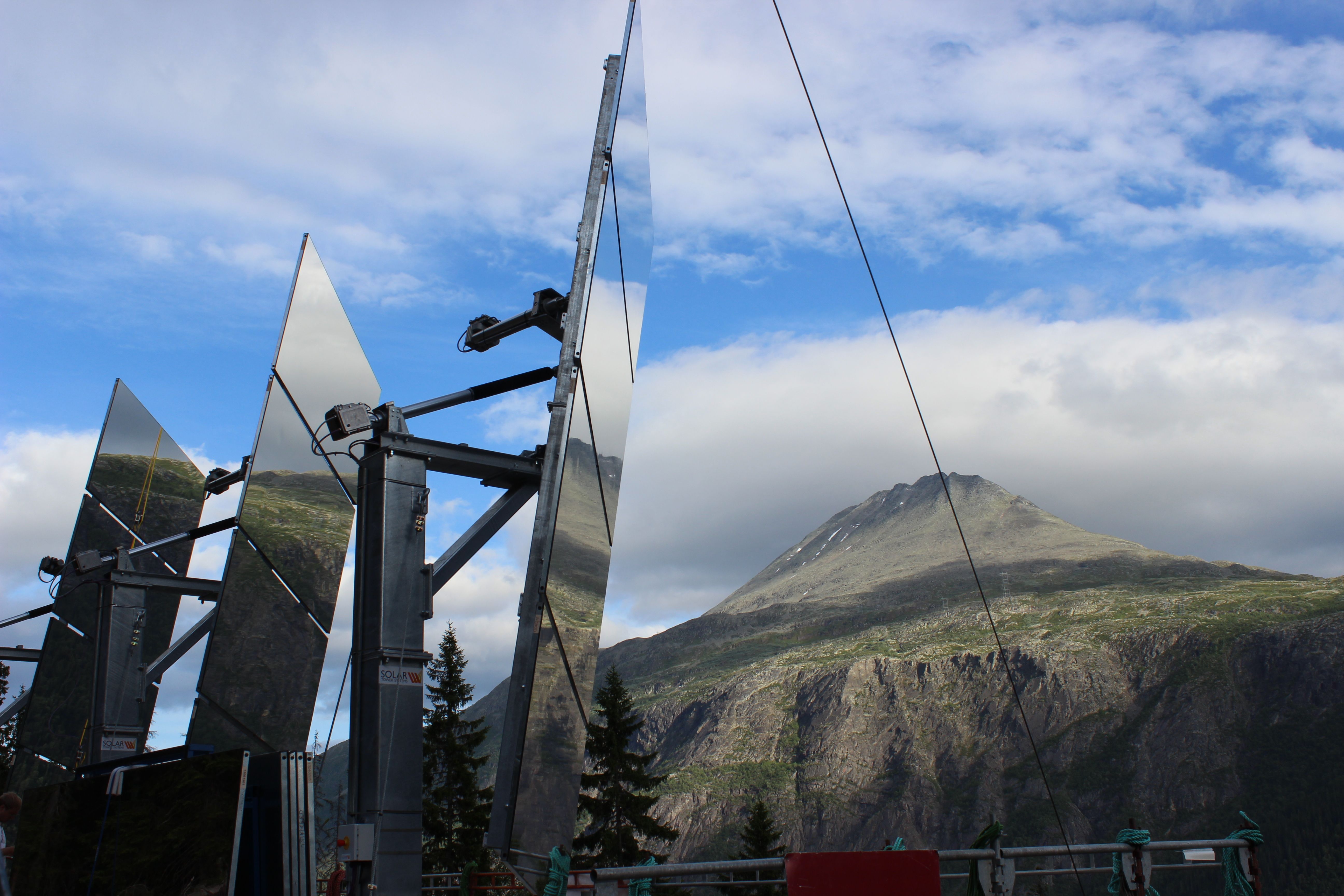 Solspeilet med Gaustatoppen i bakgrunn