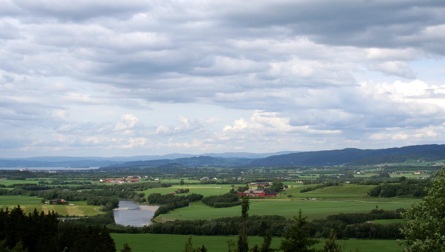 Ved minnesmerket til raset i Verdal