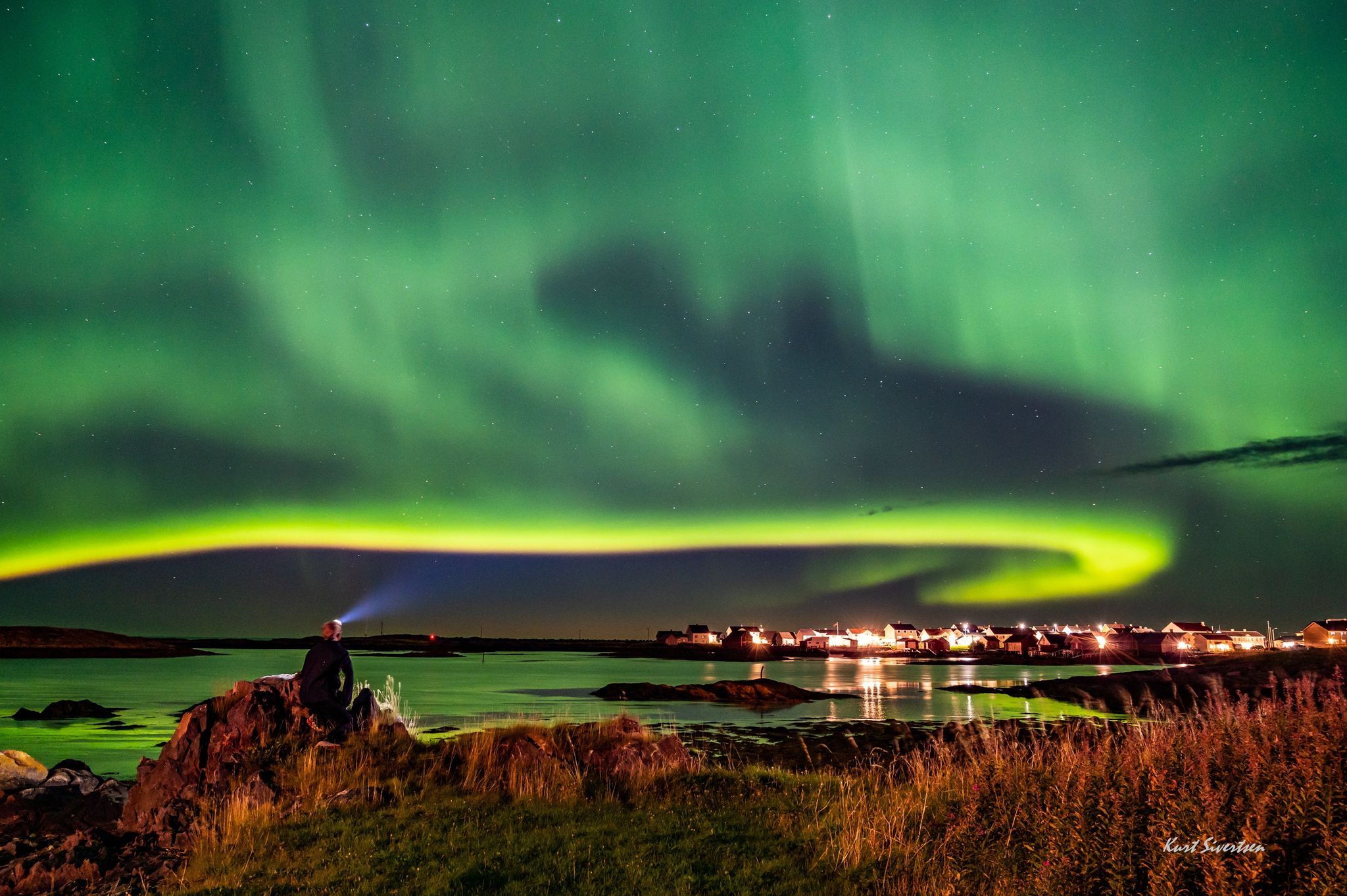Nordlyset danser over Veiholmen