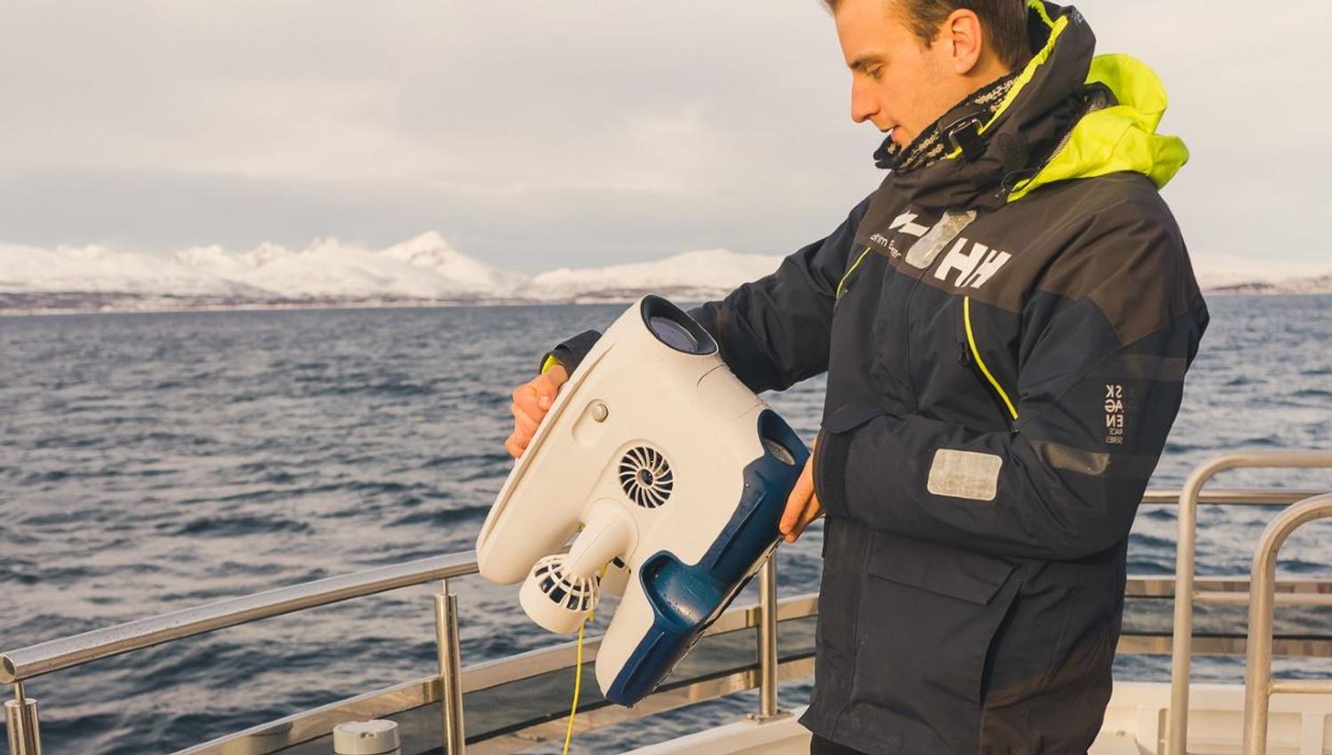 a guide preparing the under-water sea drone