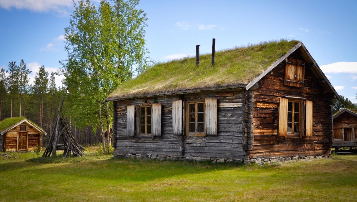 Elvesamiske gårdsbygningene er fra tidlig 1800-tall.