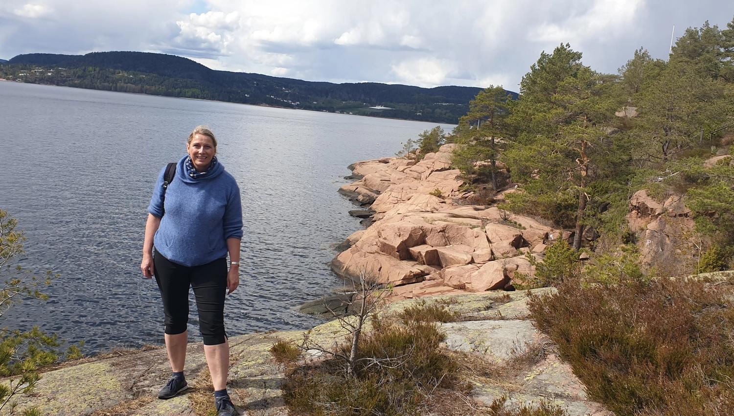 Rød granitt svaberg