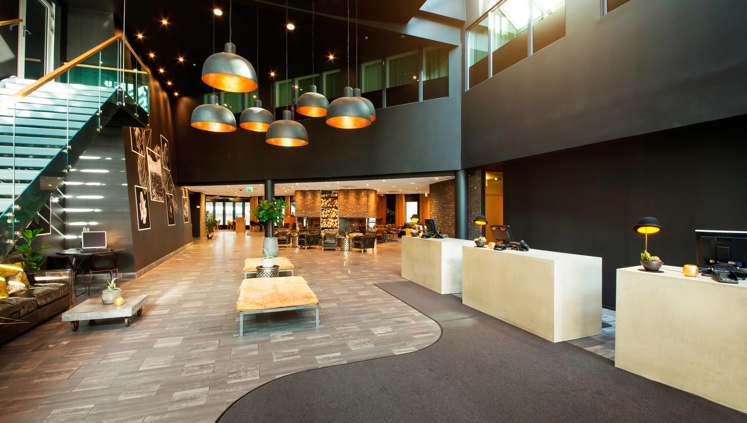Large and spacious reception area. Photo