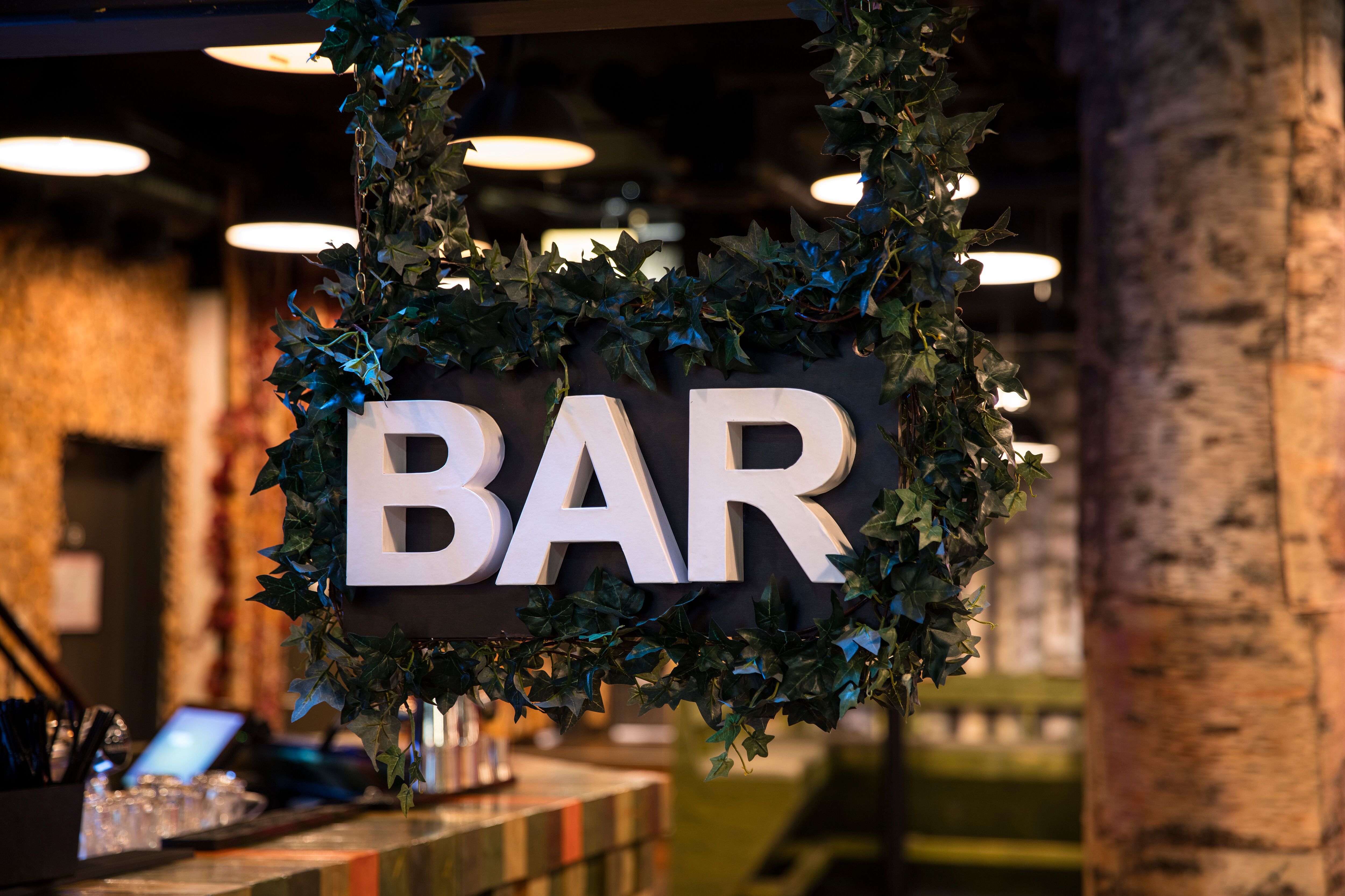 details: bar sign