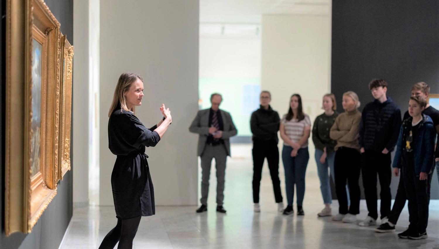 Dyktige ansatte formidler kunstverkene på Stavanger Kunstmuseum