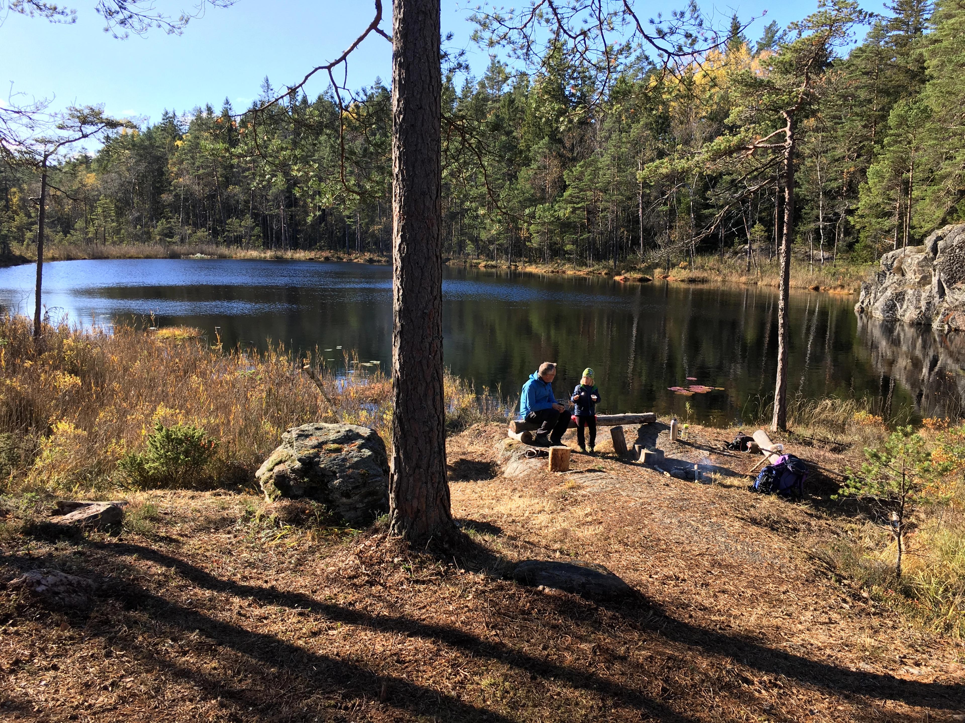 En rast ved ett vann