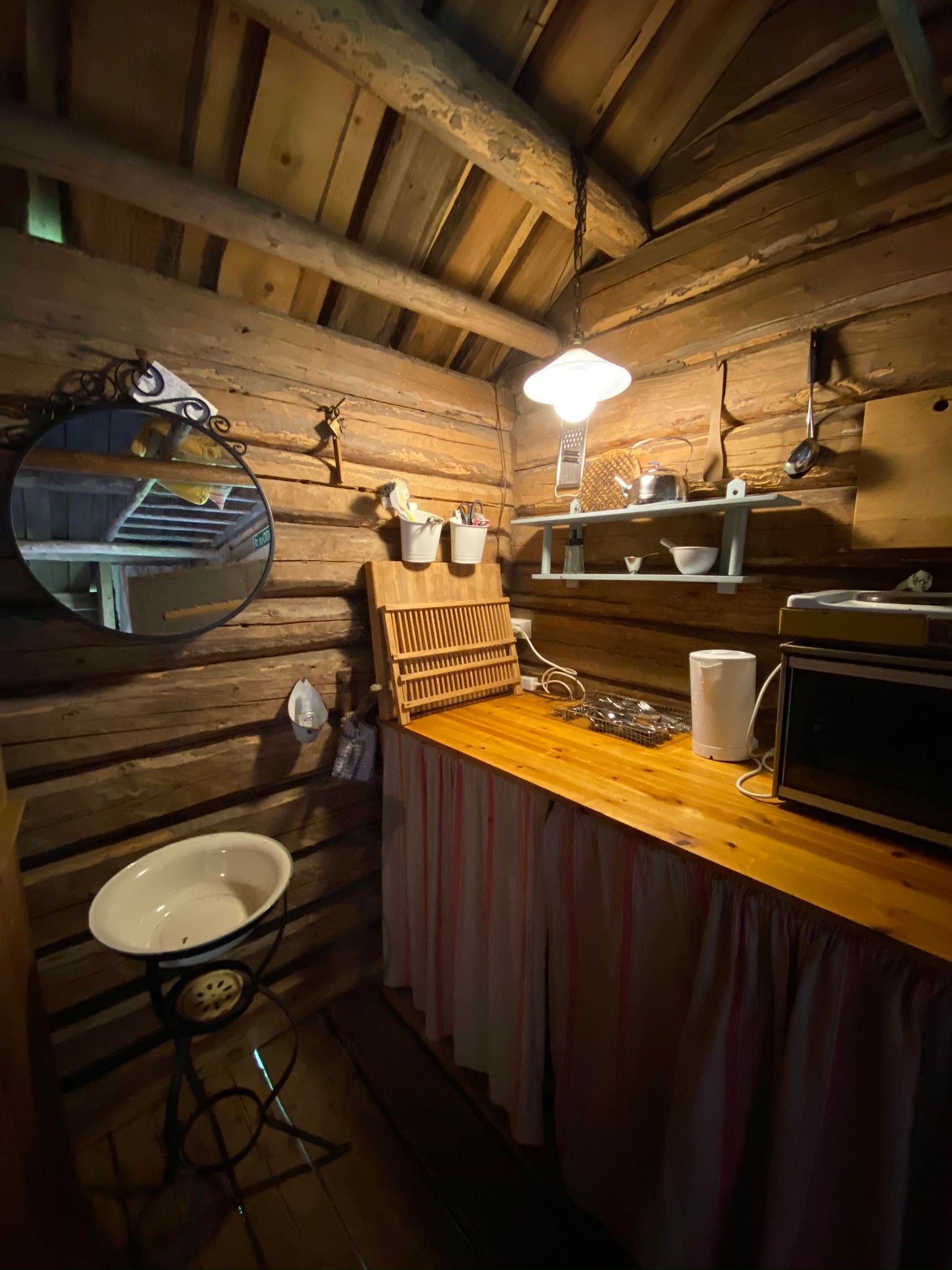 et gammeldags kjøkken med vaskebalje