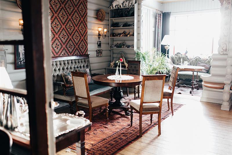 cosily furnished lounge at Tuddal Høyfjellshotel 