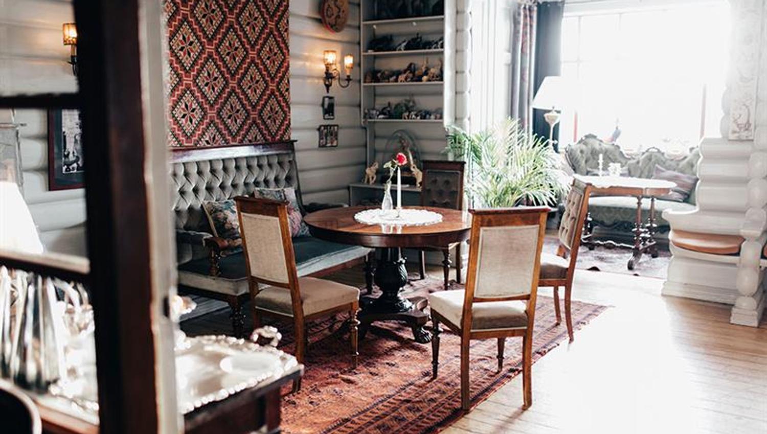 cosily furnished lounge at Tuddal Høyfjellshotel