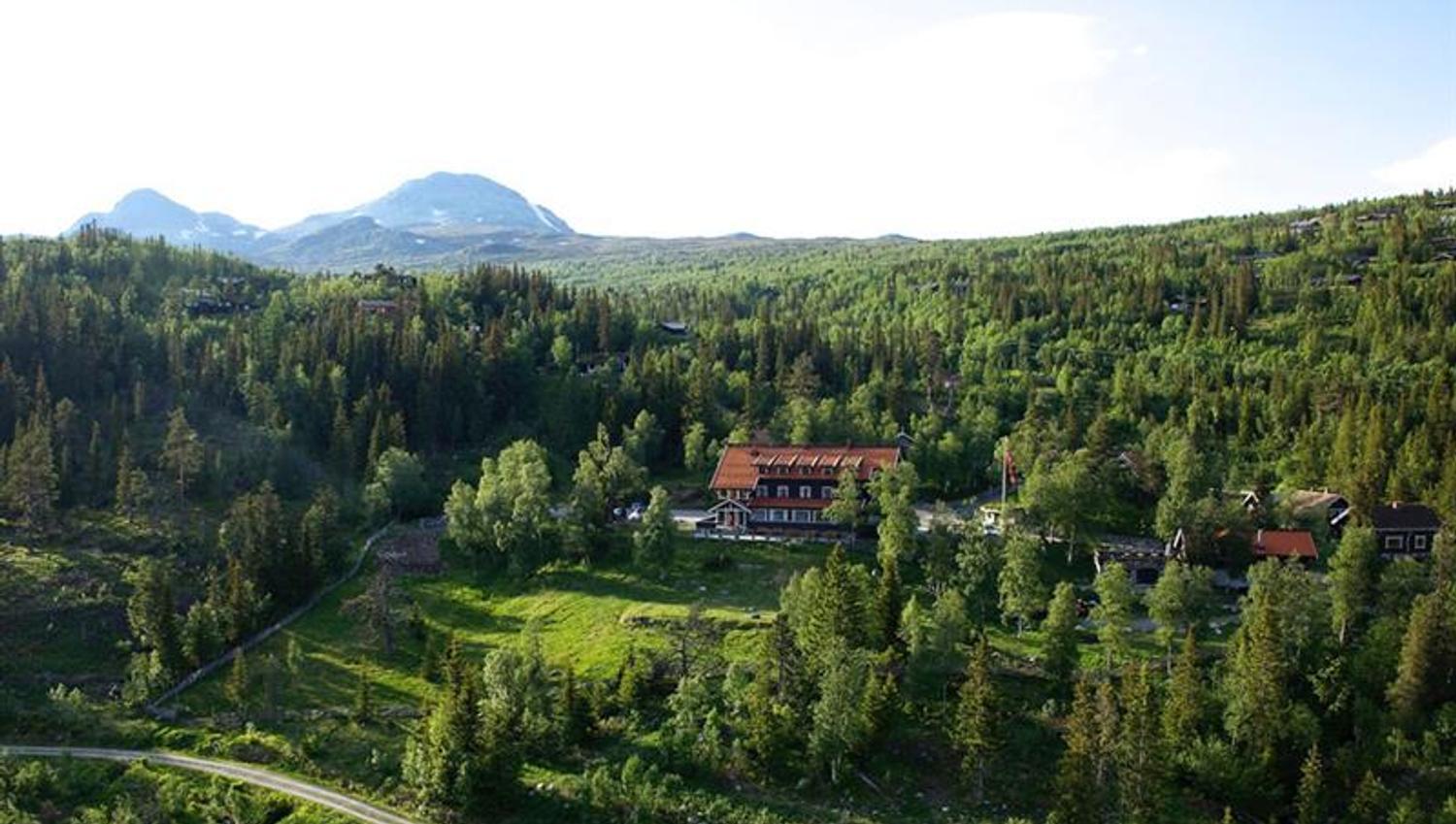 Tuddal Høyfjellshotel in the summer with Gaustatoppen in the background