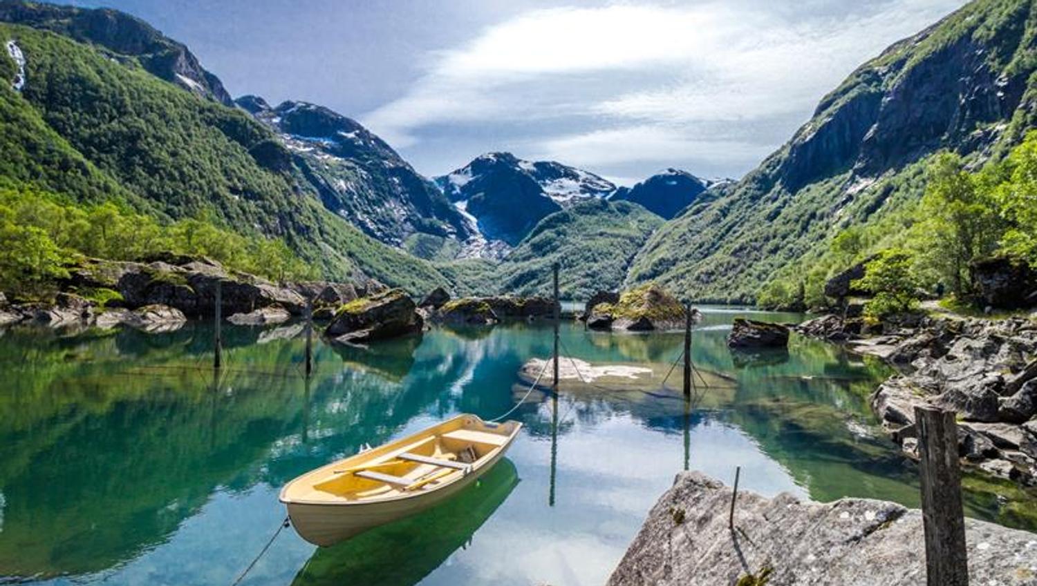 Bondhus Glacier Lake - Bondhusvatnet