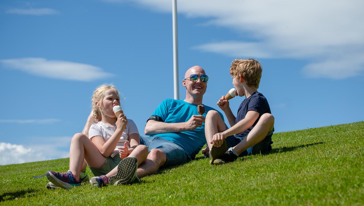 I 936 SHOP får du kjøp blant annet is og drikke til varme sommerdager