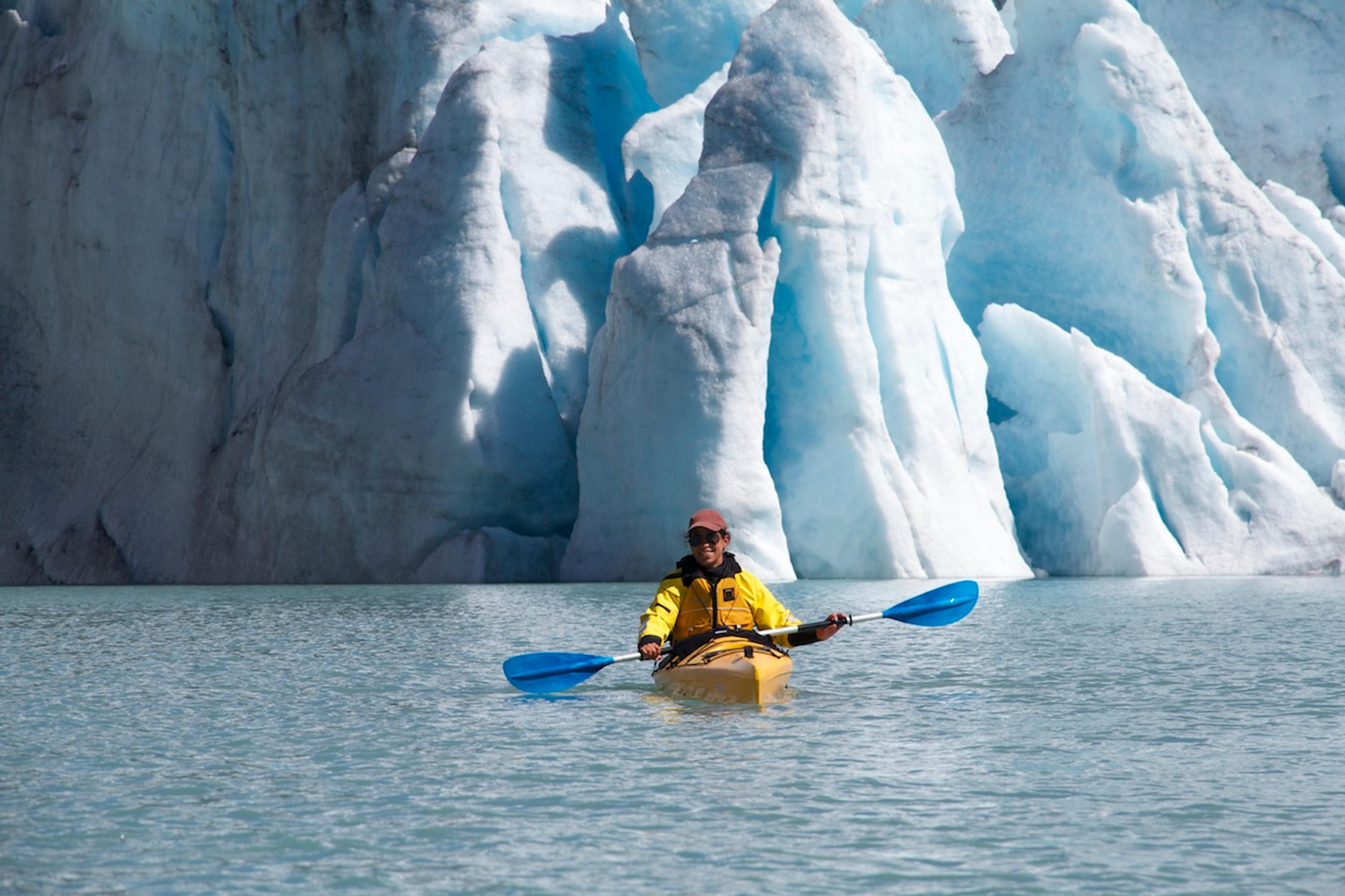 Kajaktour auf Møsevatnet See, bei dem Gletscher