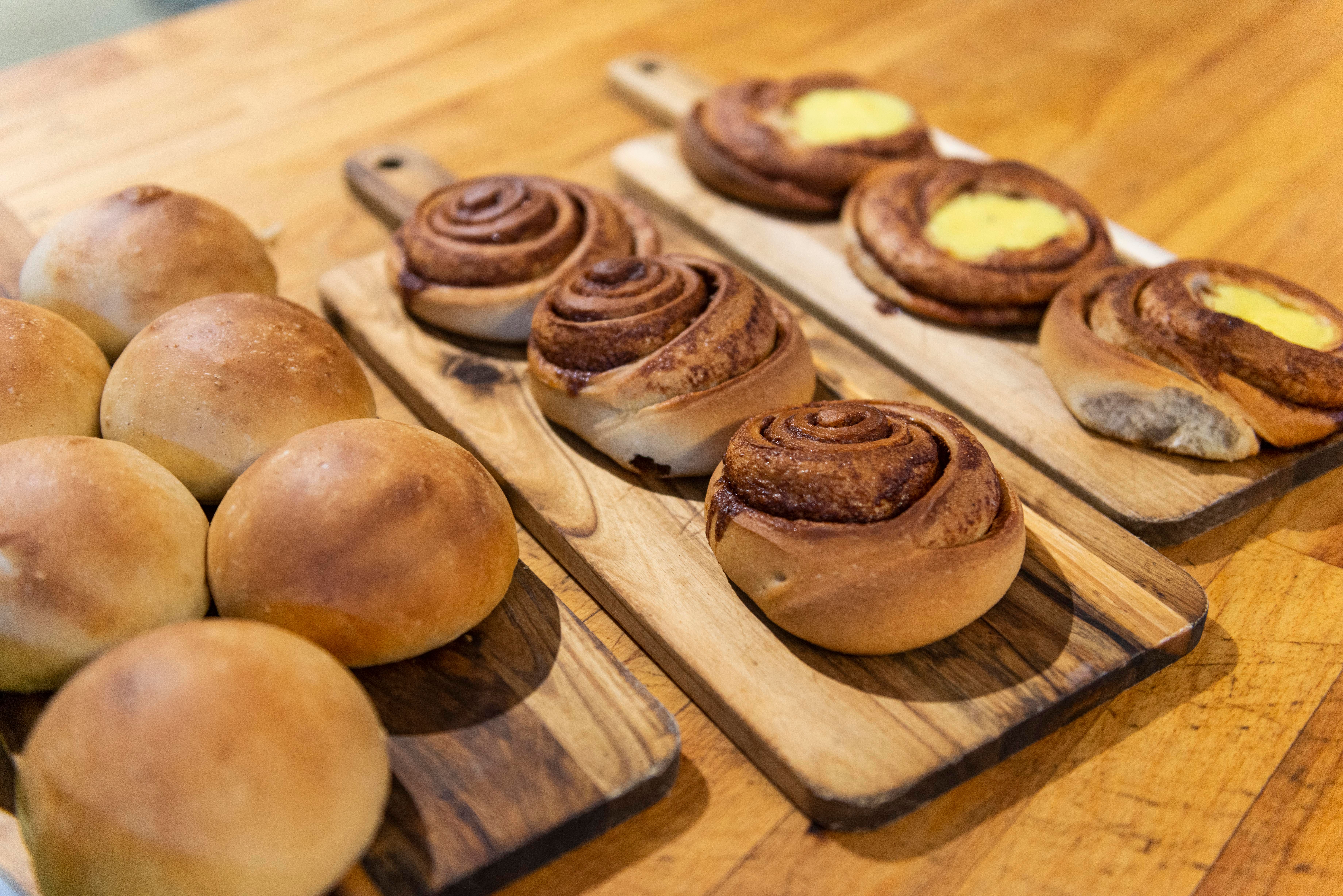 Ferske boller og kanel i svingene - Tollboden Bakeri