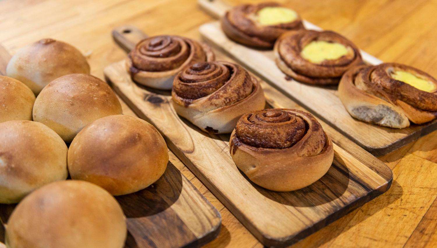 Ferske boller og kanel i svingene - Tollboden Bakeri