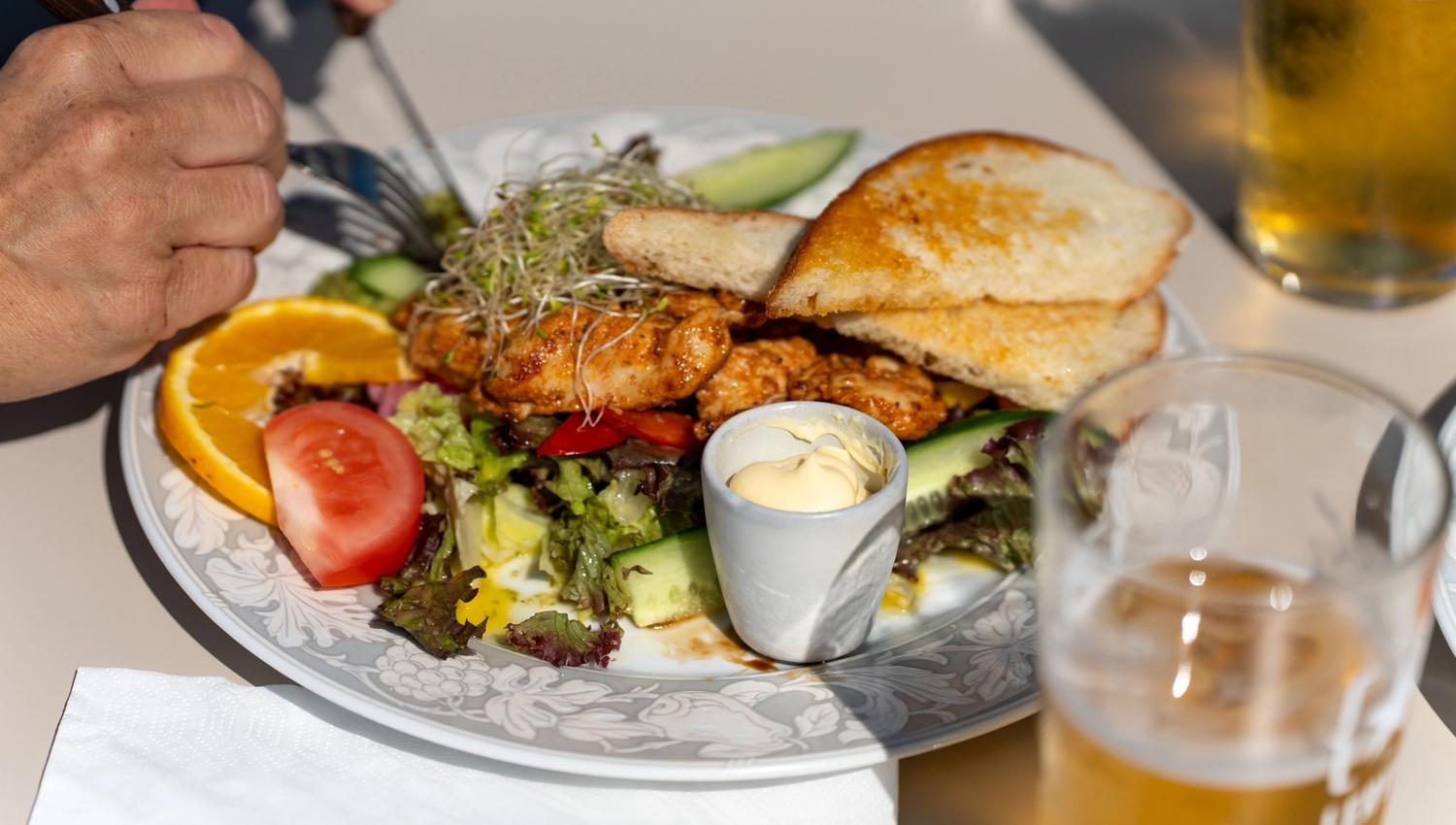 Brygga Gjøvik. Uterestaurant ved Skibladnerbrygga