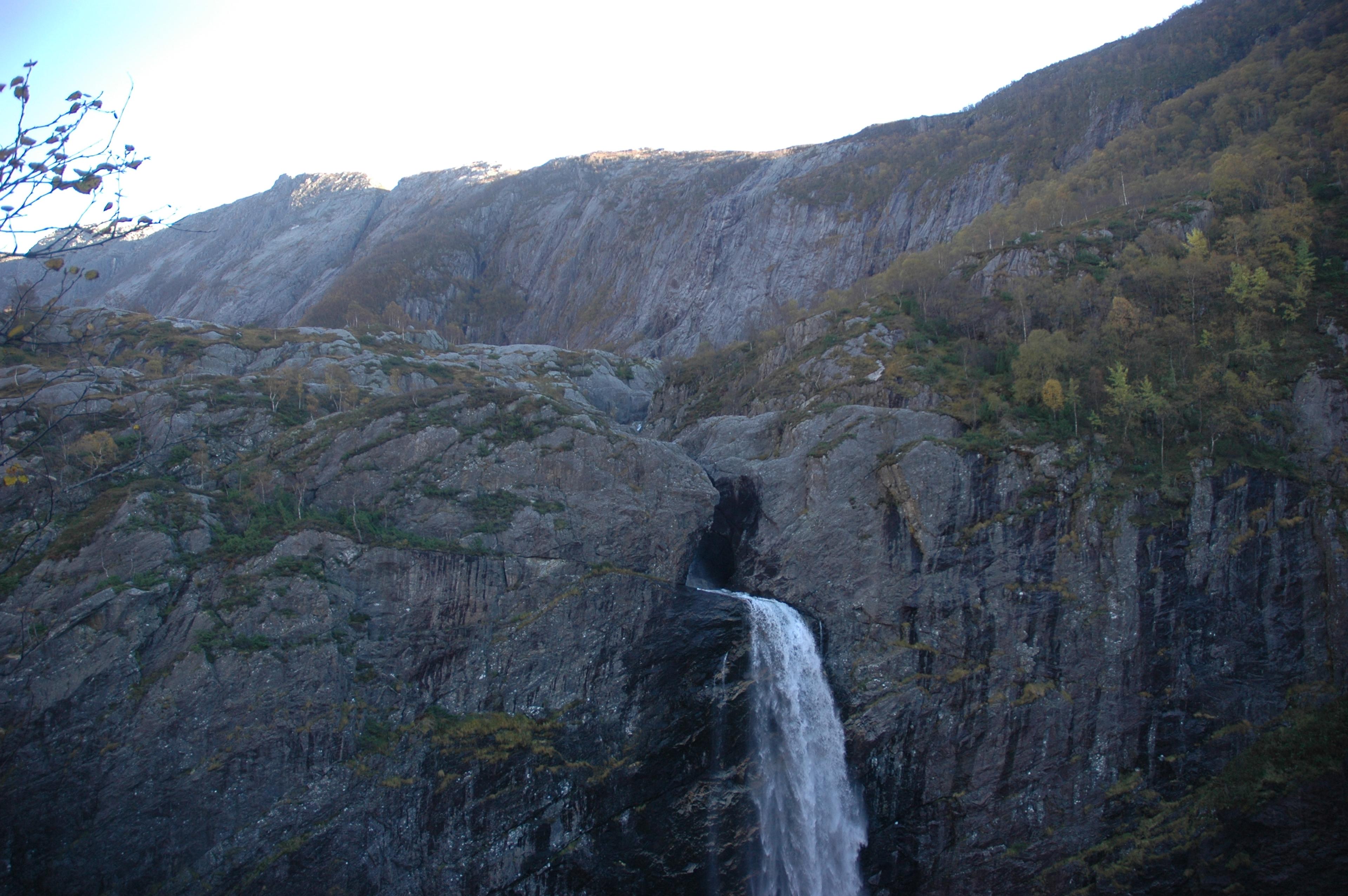 Guided hike to Månafossen waterfall