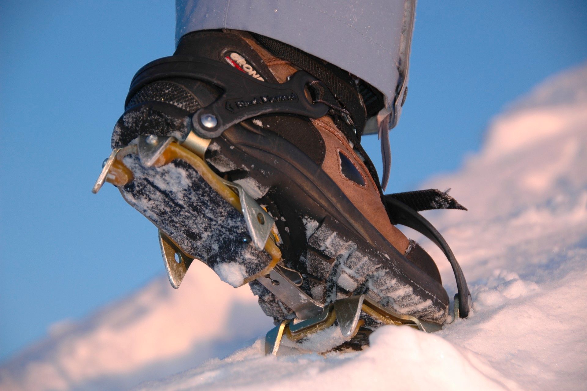 En fjellstøvel med stegjern