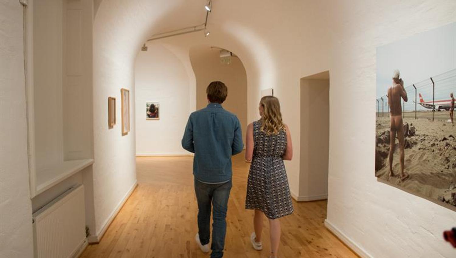 Two people moving in the Haugar Art Museum