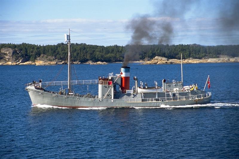 The whaleboat Southern Actor on its way out into the fjord