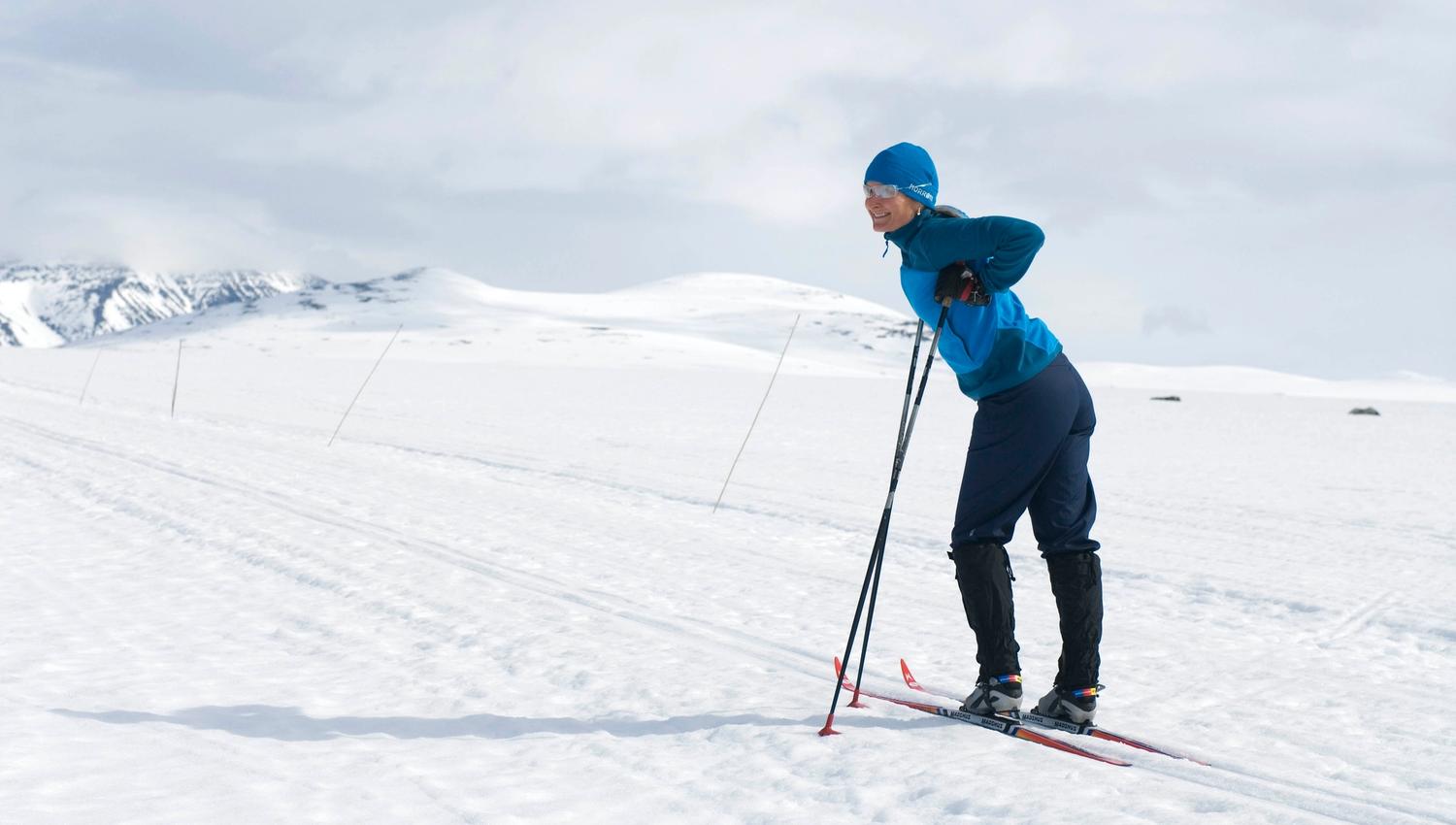 Kvinne på ski i Rondane