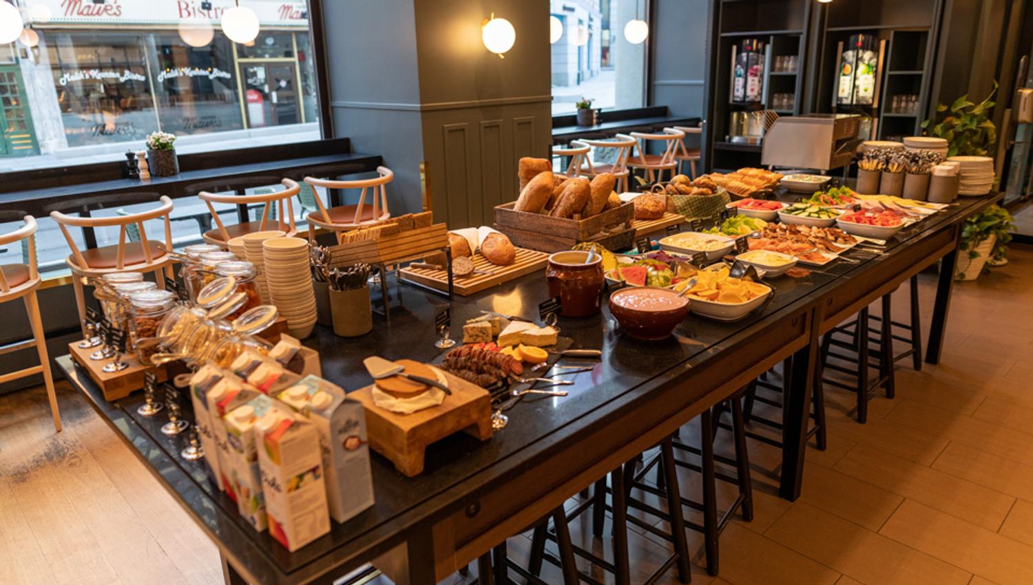 Breakfast buffet at Kaffistova. Hotell Bondeheimen, Oslo. Photo