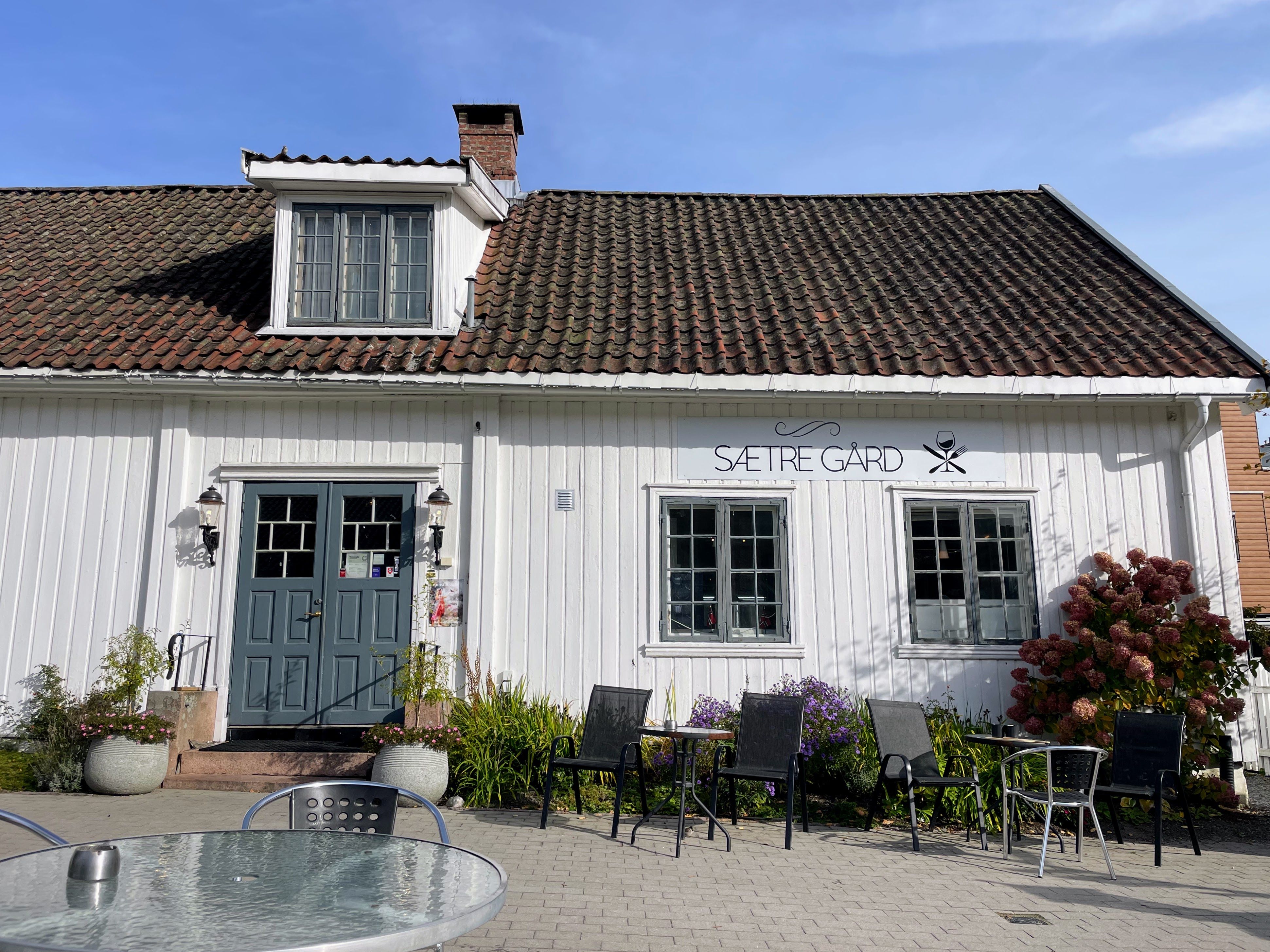 Sætre gård, hvitt hus