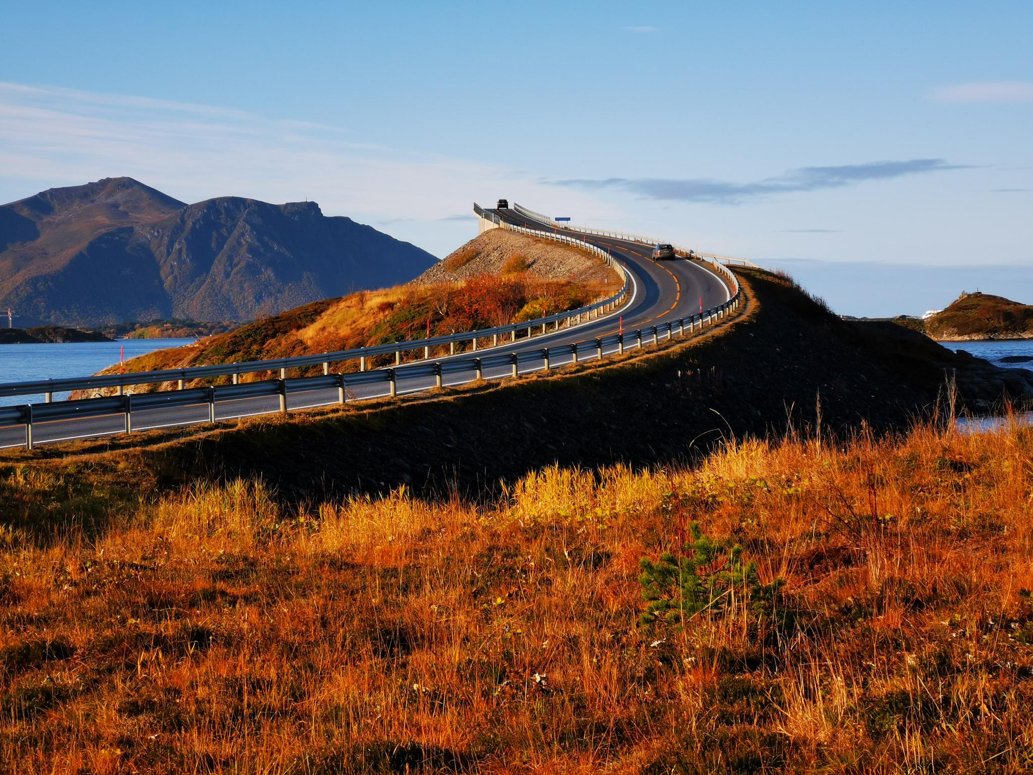 Guided bus excursion from Molde: Fishing Village Bud & Atlantic Road