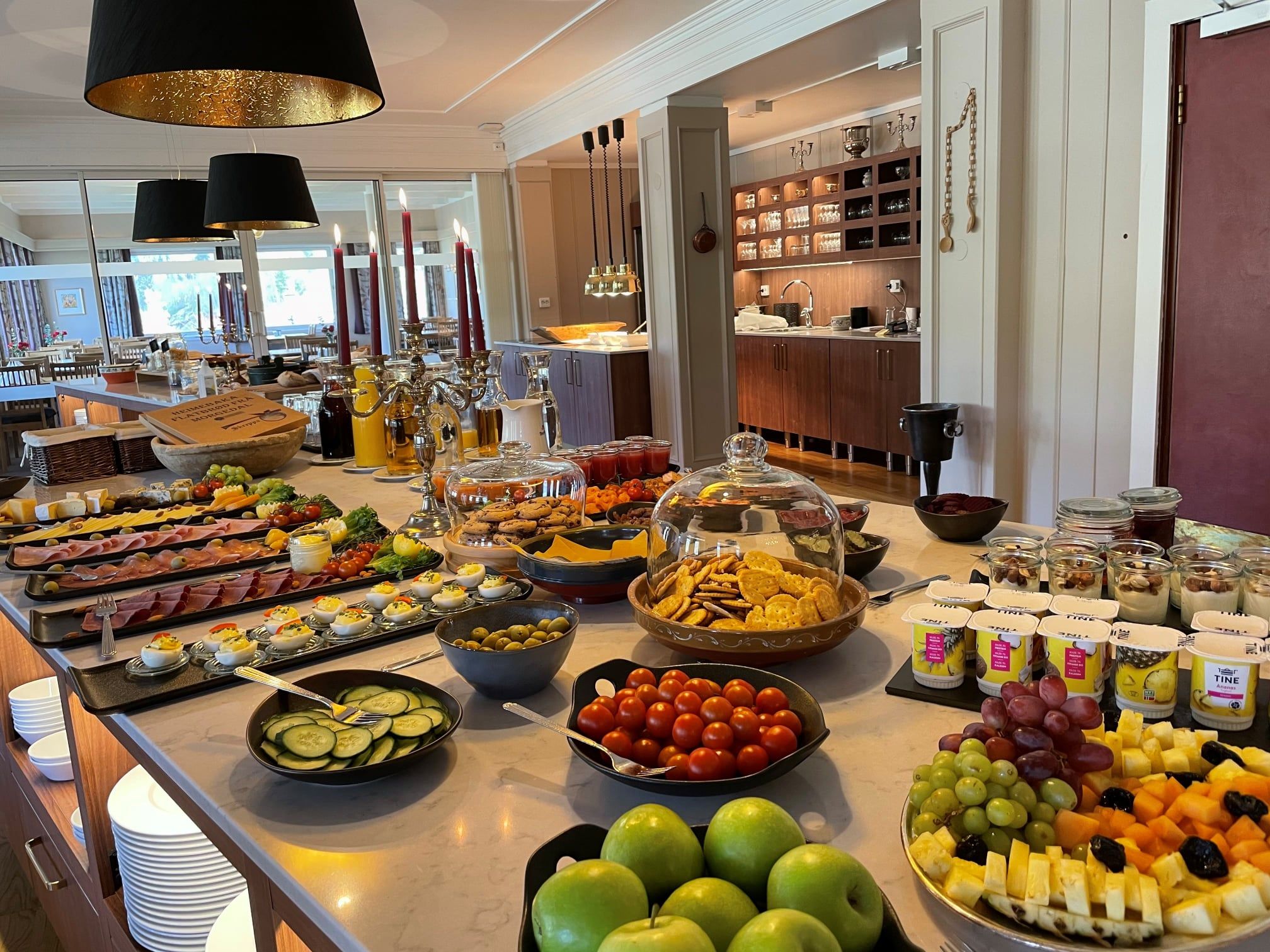 frokostbuffet på Morgedal Hotell