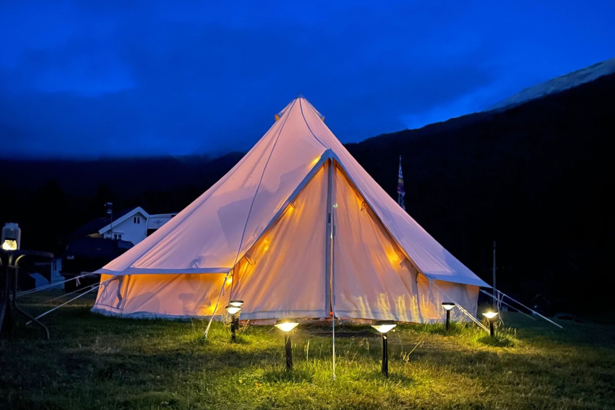 Kos deg i et Glampingtelt hos Gudbrandsjuvet Camping.