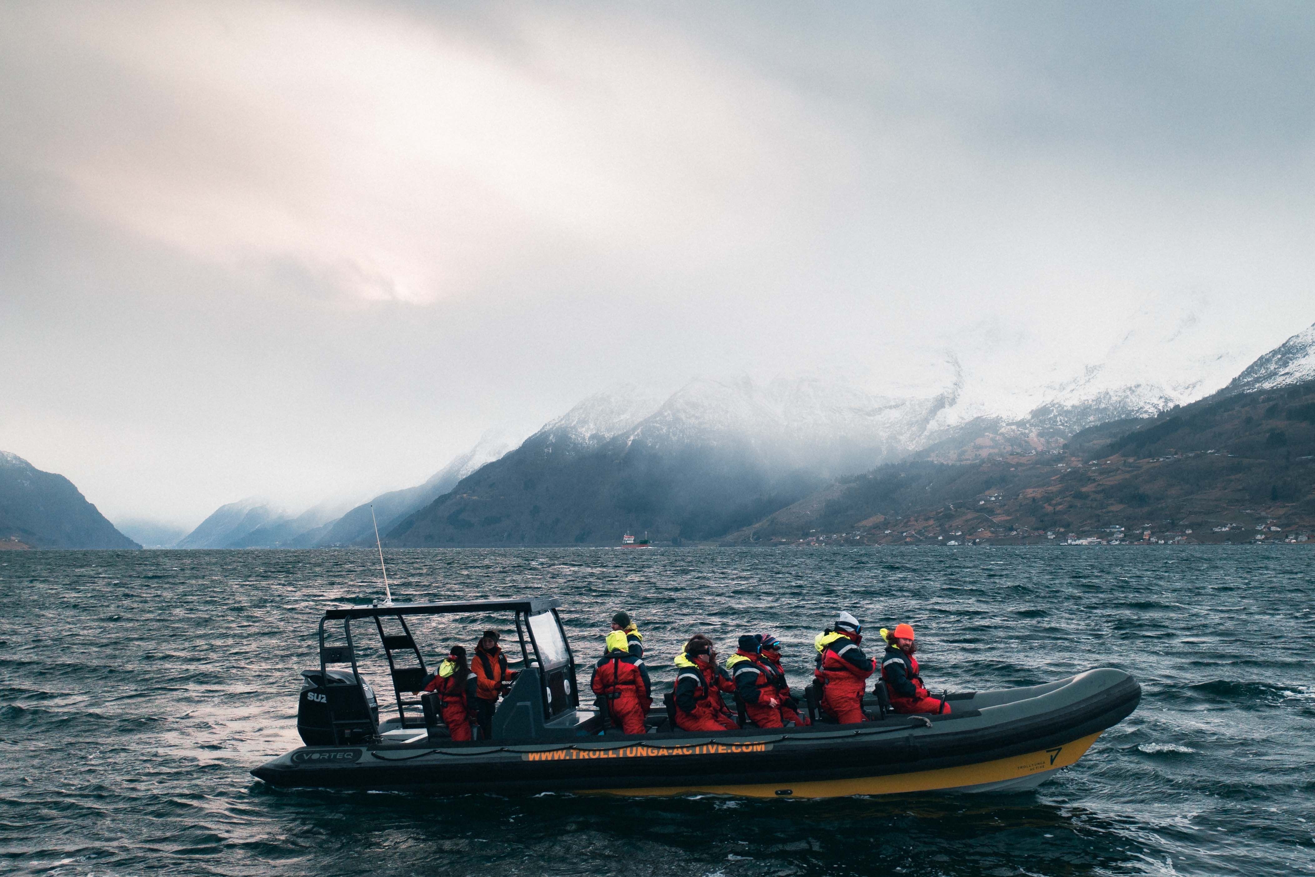 Ribbåttur på Hardangerfjorden.
