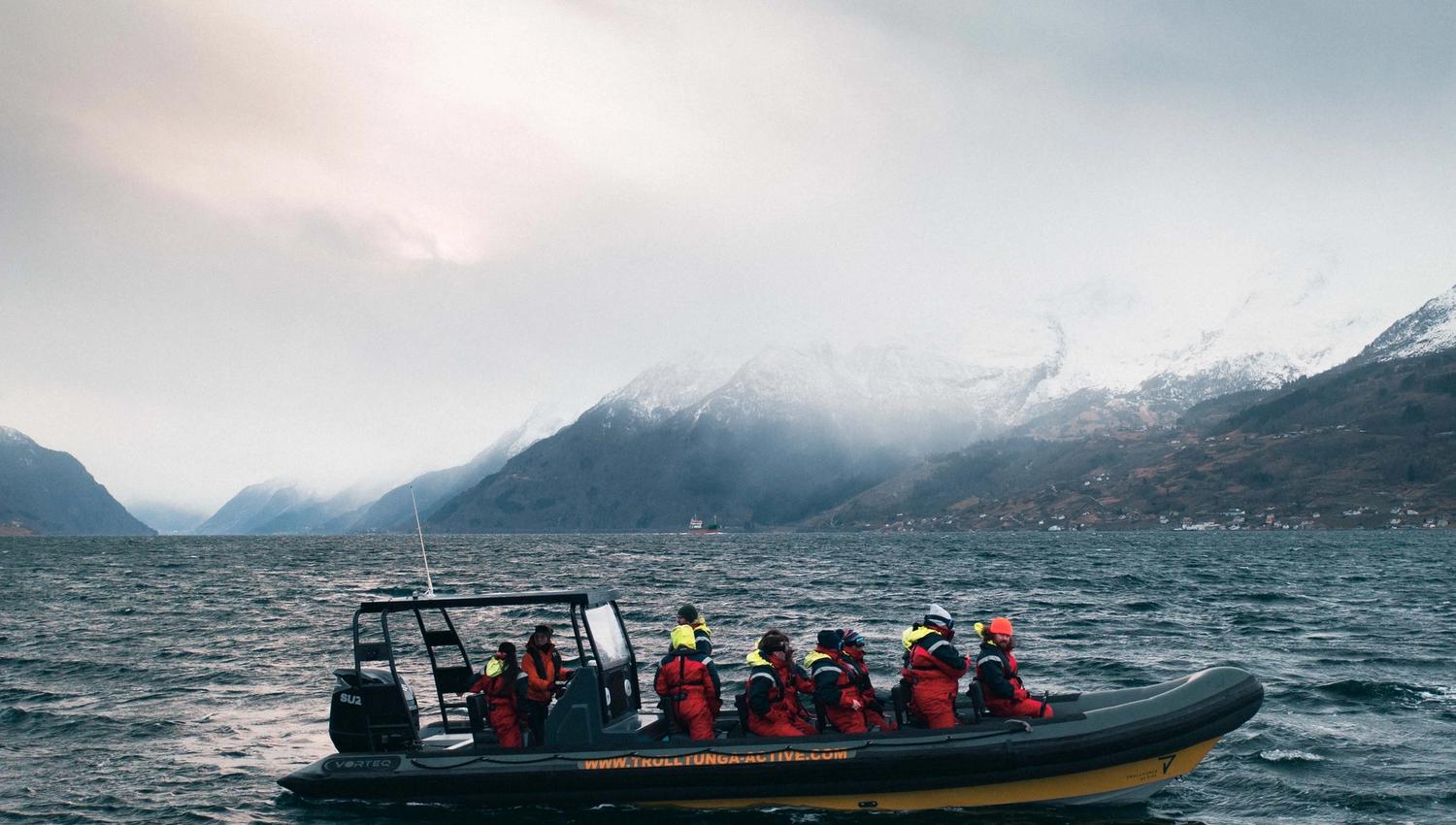Ribbåttur på Hardangerfjorden.