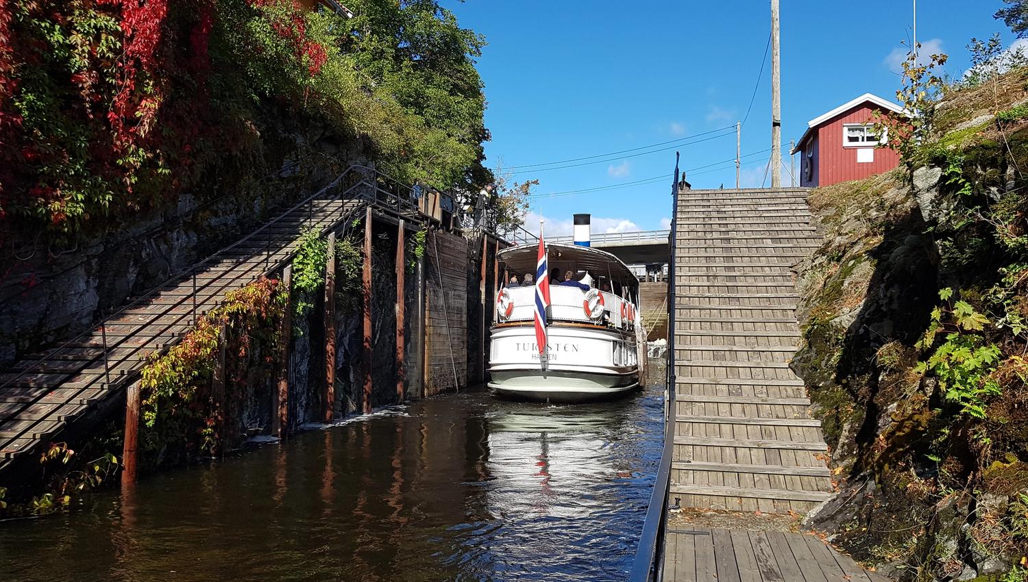 DS Turisten i slusene på Ørje