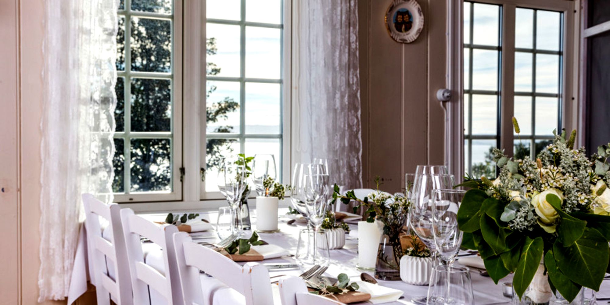 Husfrua gårdshotell - Bord dekket til fest