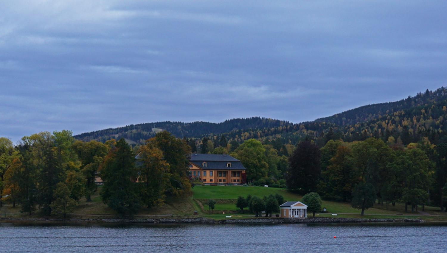 Et lite hus ved Bogstadvannet.