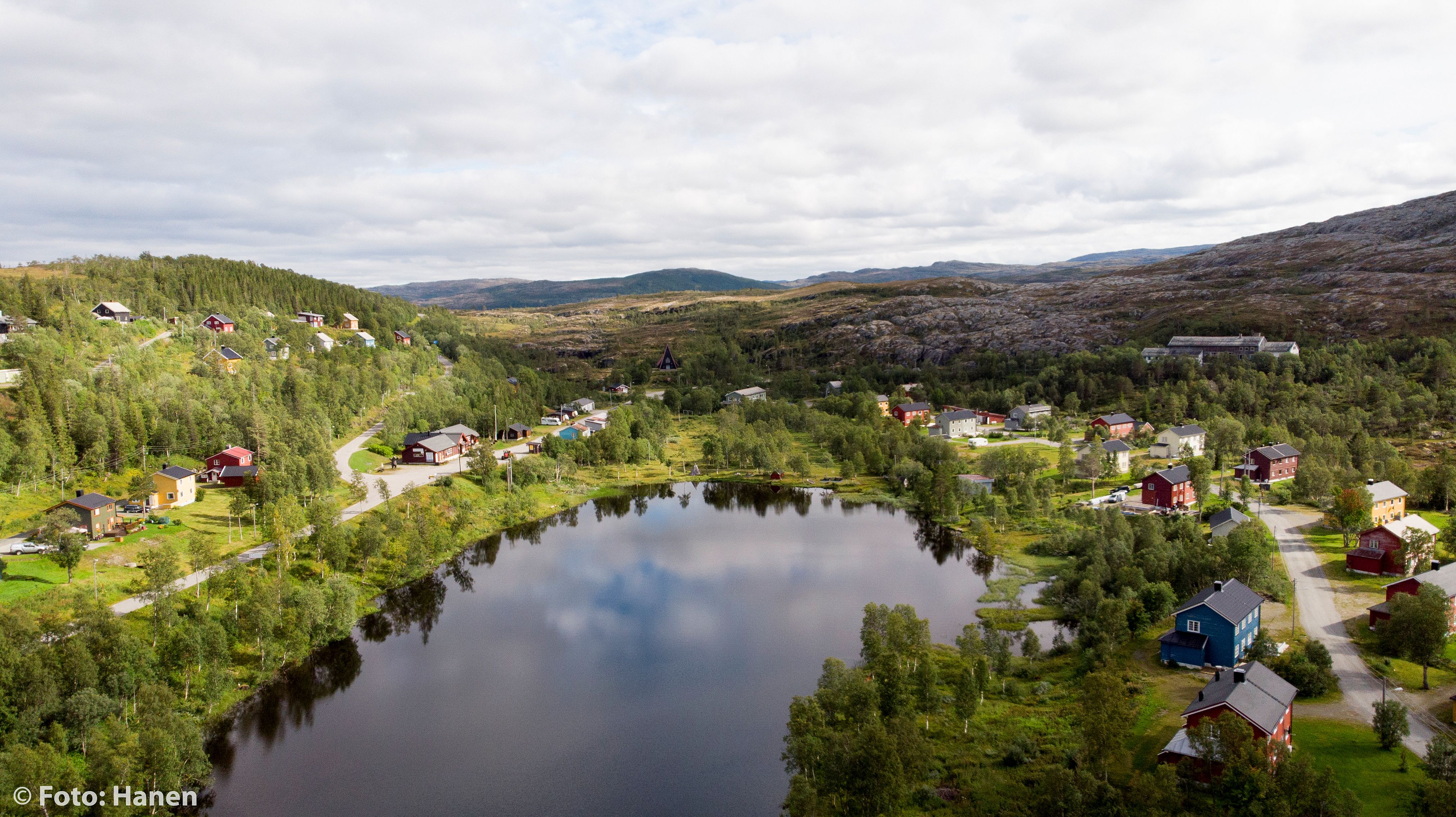 Oversiktsbilde/dronebilde over Skorovas i Namsskogan