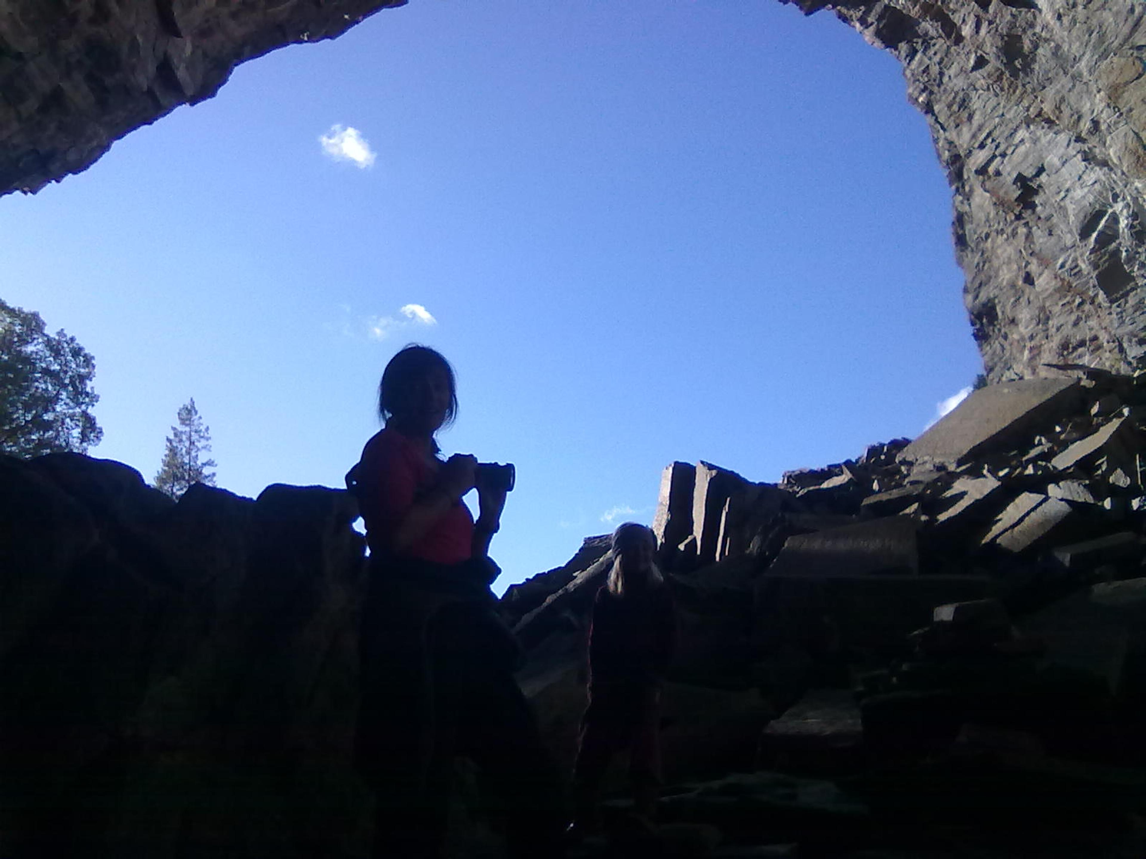 Jutulholet Rock cave