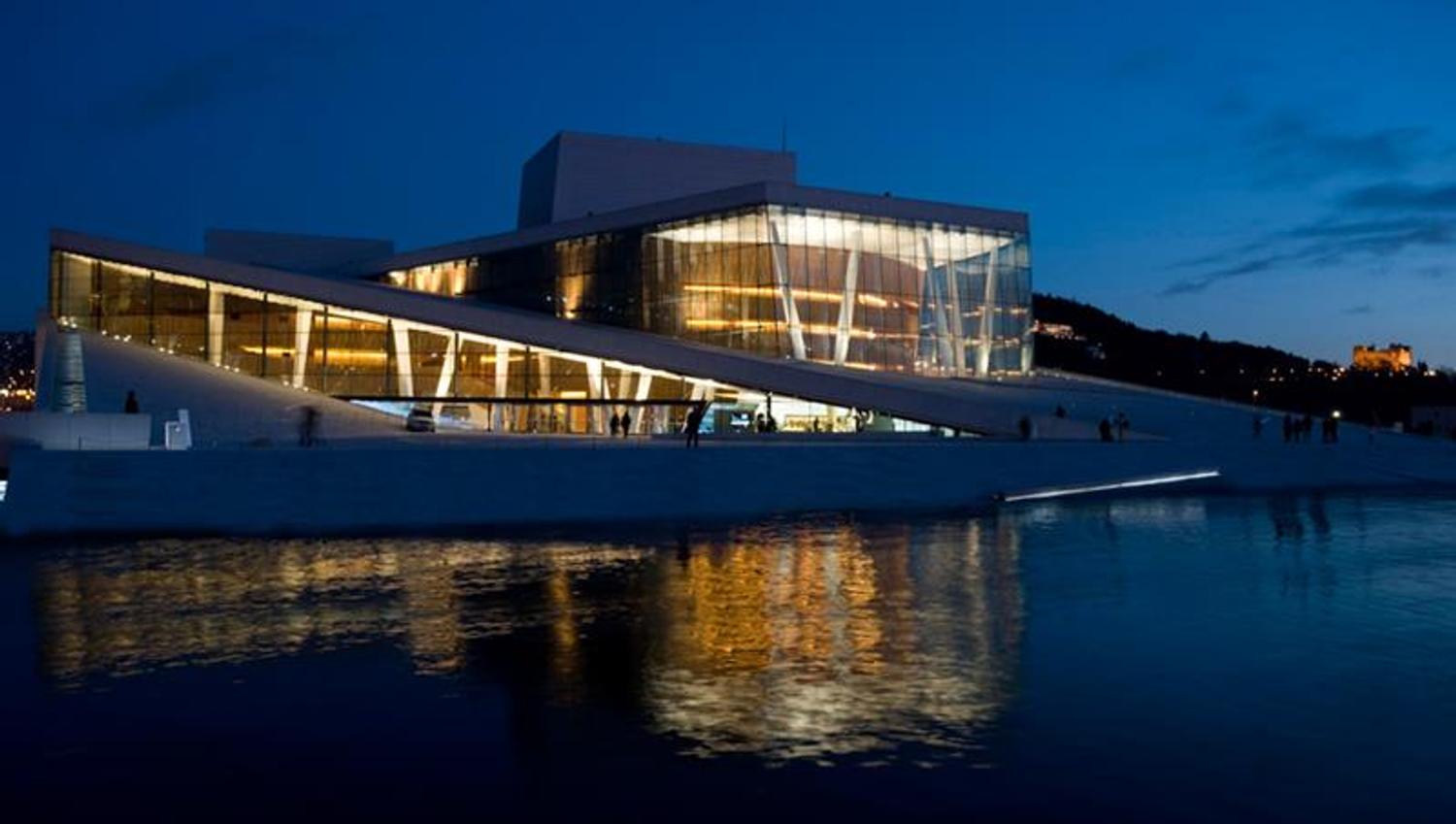 Operaen på kveldstid.